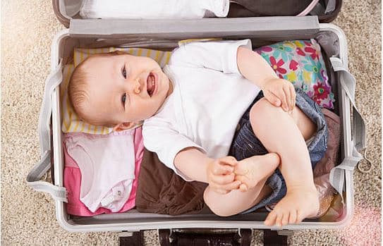 Voyage Avec Bebe La Liste Des Indispensables A Glisser Dans La Valise